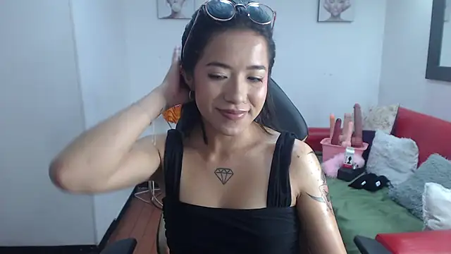 Lynn turner online show from April 2026 08:03:01 PM