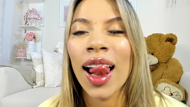 Mia Rosee1 online show from March 2026 12:40:02 AM