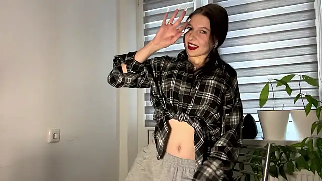 Snapshot of Sarahsolara chatting on February 2026 02:02:01 PM Sarahsolara online show from February 2026 02:02:01 PM