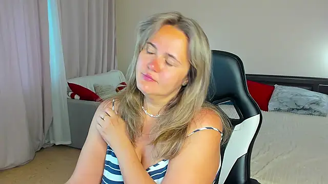 Snapshot of LilyBel chatting on July 2026 12:57:01 AM LilyBel online show from July 2026 12:57:01 AM