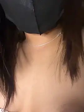 Snapshot of Violin_xue chatting on February 2026 05:24:01 PM Violin xue online show from February 2026 05:24:01 PM