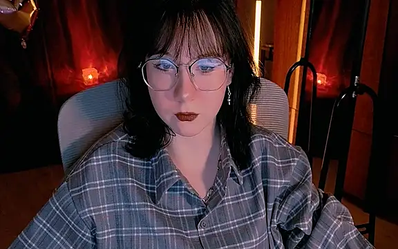 Snapshot of marty_bree chatting on April 2026 05:10:02 PM marty bree online show from April 2026 05:10:02 PM