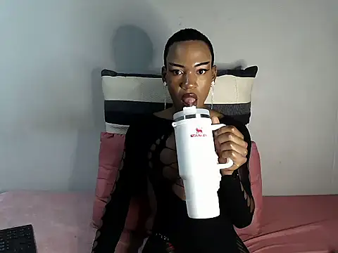 Snapshot of Riaanxxx chatting on February 2026 11:59:01 PM Riaanxxx online show from February 2026 11:59:01 PM