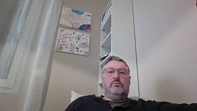 Snapshot of doudou310 chatting on February 2026 04:02:01 AM doudou310 online show from February 2026 04:02:01 AM