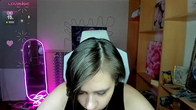 Snapshot of Scarlet_Sirenn chatting on February 2026 07:18:01 AM Scarlet Sirenn online show from February 2026 07:18:01 AM