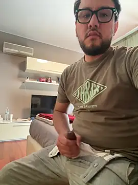 latinocalientehot online show from April 2026 01:42:02 PM