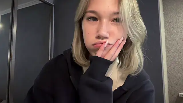 lilXdomiii online show from April 2026 09:20:01 AM