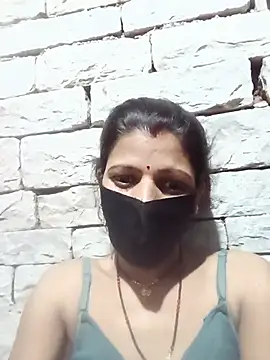 Divya-11431 online show from May 2026 06:09:01 PM