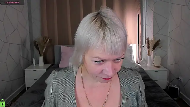 Ann Annise online show from February 2026 01:09:01 AM