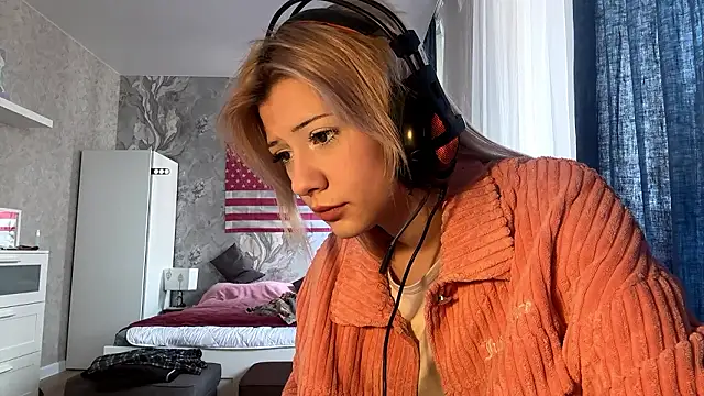 LadyFoxLove online show from February 2026 10:05:02 AM