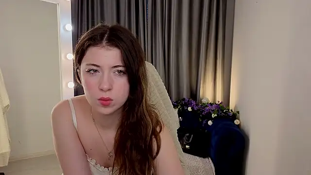 LunarDreamm online show from February 2026 02:03:02 PM