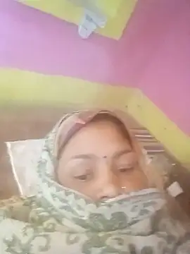 Julilodhi8695 online show from February 2026 06:08:01 AM