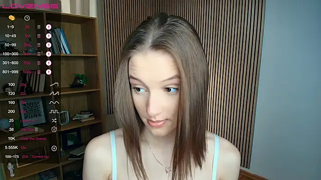 Snapshot of LianneBynon chatting on July 2026 09:24:01 AM LianneBynon online show from July 2026 09:24:01 AM