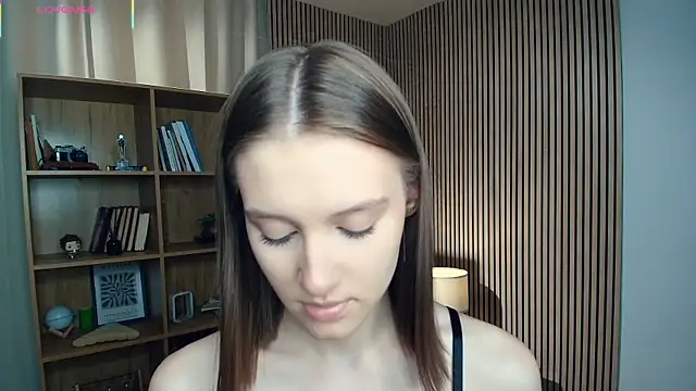 Snapshot of LianneBynon chatting on July 2026 09:45:02 AM LianneBynon online show from July 2026 09:45:02 AM