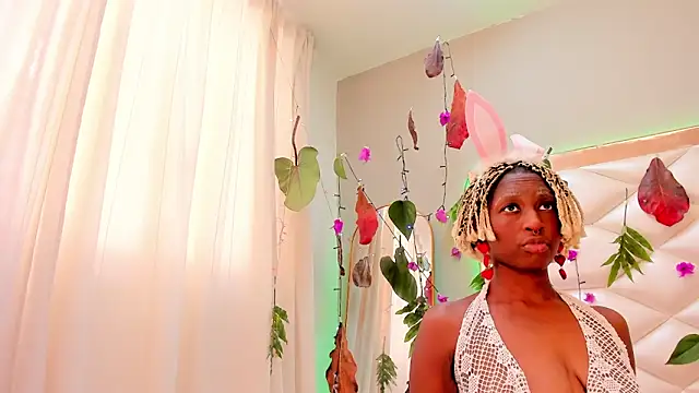 Snapshot of EvelynDivine chatting on February 2026 01:22:02 PM EvelynDivine online show from February 2026 01:22:02 PM