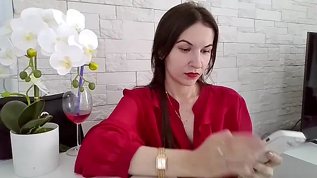 Snapshot of JuliaLovely chatting on June 2026 01:43:01 PM JuliaLovely online show from June 2026 01:43:01 PM