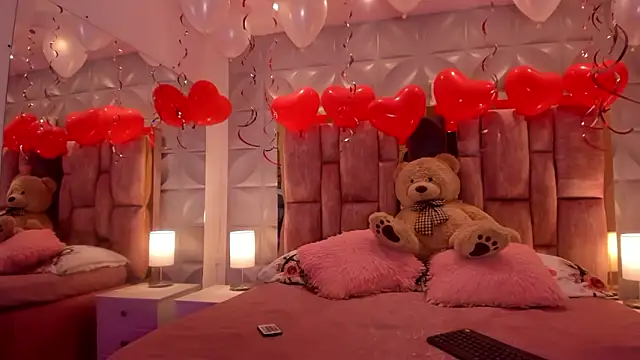 Paris Velvet online show from February 2026 12:00:01 AM