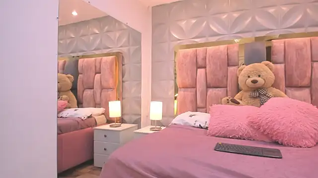 Paris Velvet online show from April 2026 11:02:01 PM