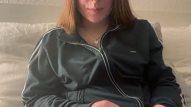 Snapshot of Lucyschickt chatting on March 2026 06:43:01 PM Lucyschickt online show from March 2026 06:43:01 PM