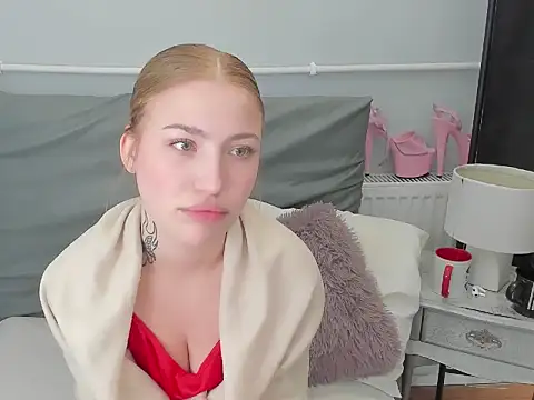 Snapshot of KattyXLovely chatting on February 2026 03:27:02 PM KattyXLovely online show from February 2026 03:27:02 PM