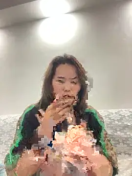 Snapshot of Youyou_12 chatting on February 2026 01:28:01 PM Youyou 12 online show from February 2026 01:28:01 PM