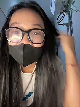 Leeeiuu online show from February 2026 05:17:02 PM