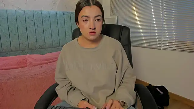 Snapshot of Tara_Parker chatting on February 2026 12:10:02 PM Tara Parker online show from February 2026 12:10:02 PM