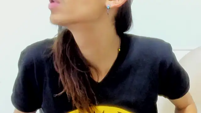 Snapshot of Noha-Smith chatting on March 2026 04:47:01 AM Noha-Smith online show from March 2026 04:47:01 AM