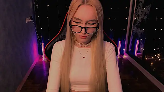 crybambi online show from April 2026 07:04:02 PM