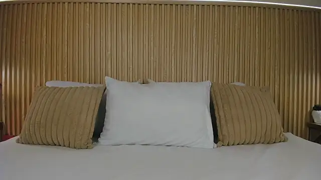 Yalezka  online show from July 2026 04:05:01 AM