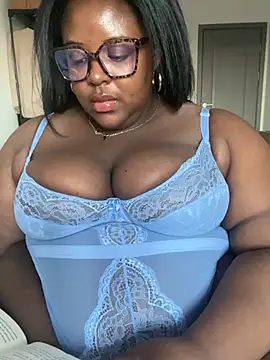 Snapshot of BouncyBBW chatting on April 2026 06:31:01 PM BouncyBBW online show from April 2026 06:31:01 PM