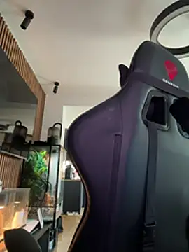 karlaluuvv online show from April 2026 11:05:02 AM