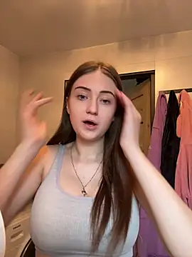 karlaluuvv online show from April 2026 09:05:01 AM