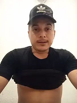 Snapshot of Reuss25 chatting on June 2026 11:46:01 AM Reuss25 online show from June 2026 11:46:01 AM