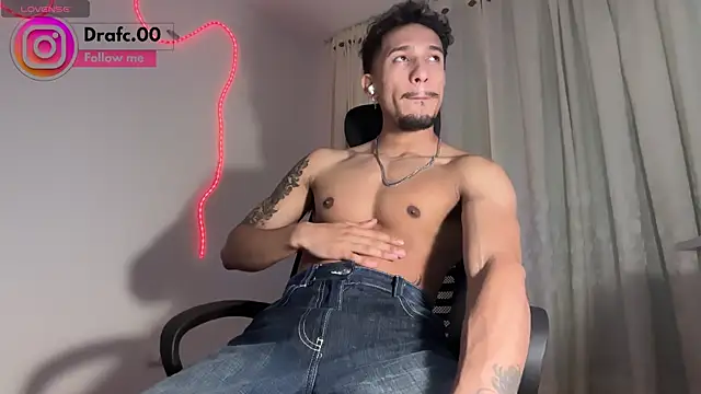 Snapshot of rafael_stone11 chatting on May 2026 03:01:01 AM rafael stone11 online show from May 2026 03:01:01 AM