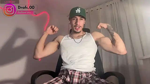 Snapshot of rafael_stone11 chatting on May 2026 02:52:02 AM rafael stone11 online show from May 2026 02:52:02 AM