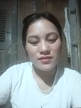 Snapshot of Momo-biki chatting on May 2026 12:12:02 PM Momo-biki online show from May 2026 12:12:02 PM
