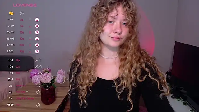 Snapshot of Milounee chatting on June 2026 08:12:02 AM Milounee online show from June 2026 08:12:02 AM