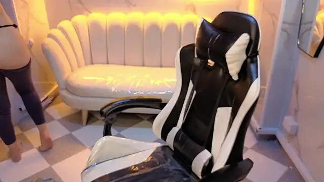 Snapshot of Valerie_moon_b chatting on February 2026 12:55:01 PM Valerie moon b online show from February 2026 12:55:01 PM