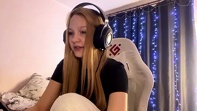 Snapshot of axin_burnell chatting on February 2026 03:13:02 PM axin burnell online show from February 2026 03:13:02 PM