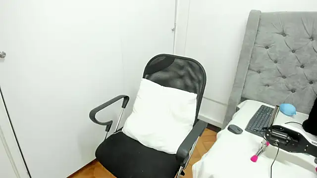 Snapshot of BianncaDiaz chatting on March 2026 12:56:02 PM BianncaDiaz online show from March 2026 12:56:02 PM