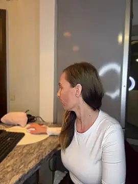 DivineAmely online show from April 2026 07:31:02 PM