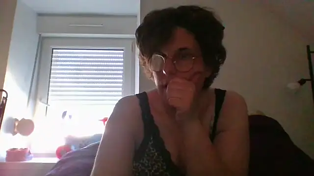 Snapshot of OIseauNoir88 chatting on April 2026 03:56:01 PM OIseauNoir88 online show from April 2026 03:56:01 PM