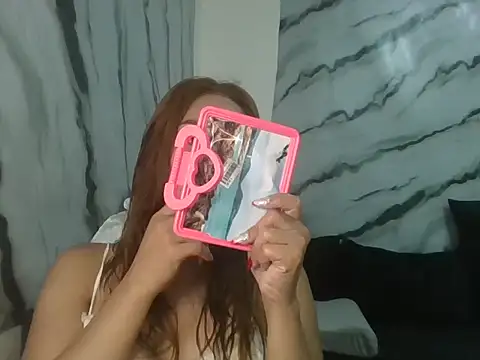 Snapshot of Rhieanne chatting on April 2026 01:45:02 PM Rhieanne online show from April 2026 01:45:02 PM