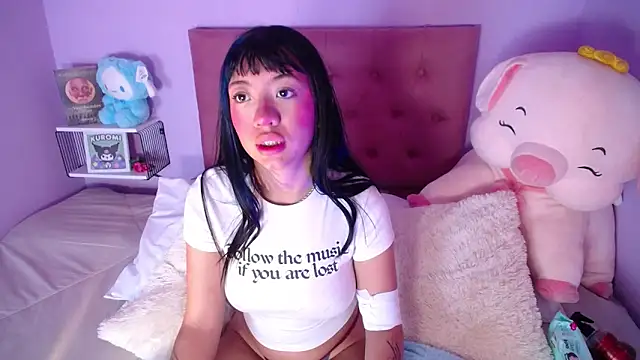 LiaLovet online show from April 2026 05:06:02 PM