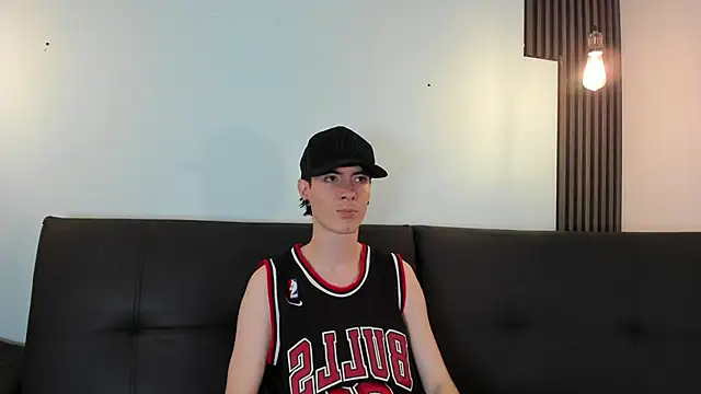 Snapshot of Lio_____ chatting on February 2026 01:50:01 AM Lio online show from February 2026 01:50:01 AM