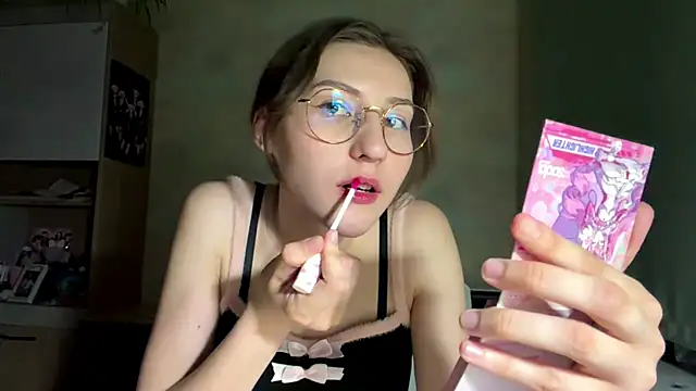 Miaaa Moon online show from May 2026 07:31:01 PM
