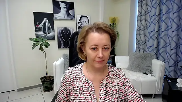 MONA W online show from February 2026 06:28:02 AM