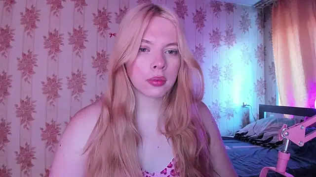 Snapshot of Cutie_Bambi chatting on July 2026 12:11:01 PM Cutie Bambi online show from July 2026 12:11:01 PM