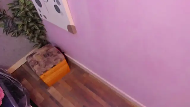 lil miia online show from February 2026 07:12:01 PM